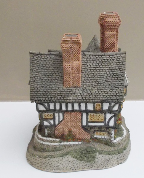 1986 John Hine Studios Miniature House 2202