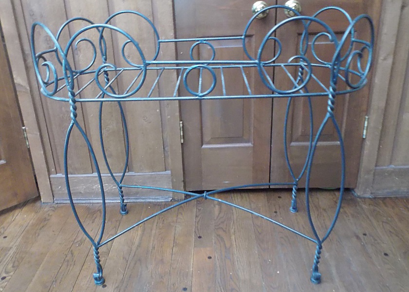 Bent Wire Plant Stand