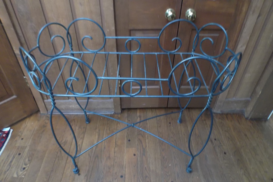 Bent Wire Plant Stand