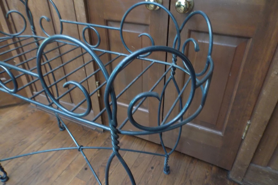 Bent Wire Plant Stand