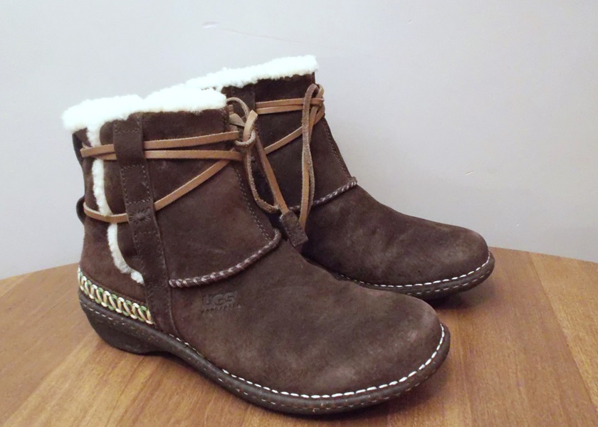 Pair of Ladies Euro Size 41 Sheepskin Uggs