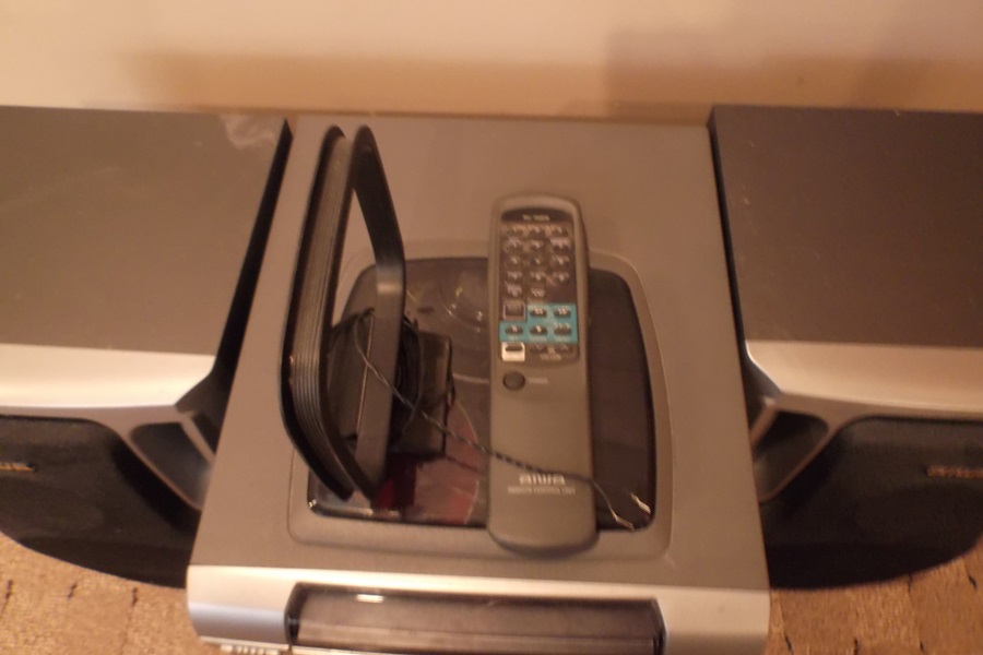 Aiwa Compact Disc Stereo System Model CX-NA303U