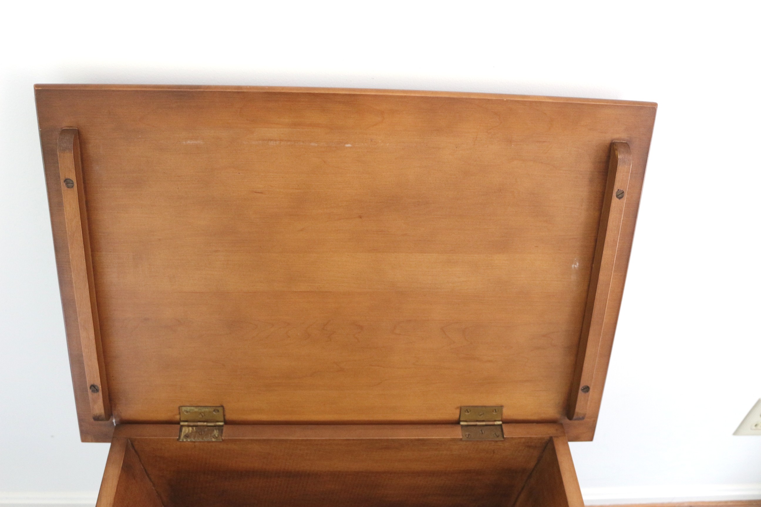 Willett Solid Maple 'Brownleigh' End Table