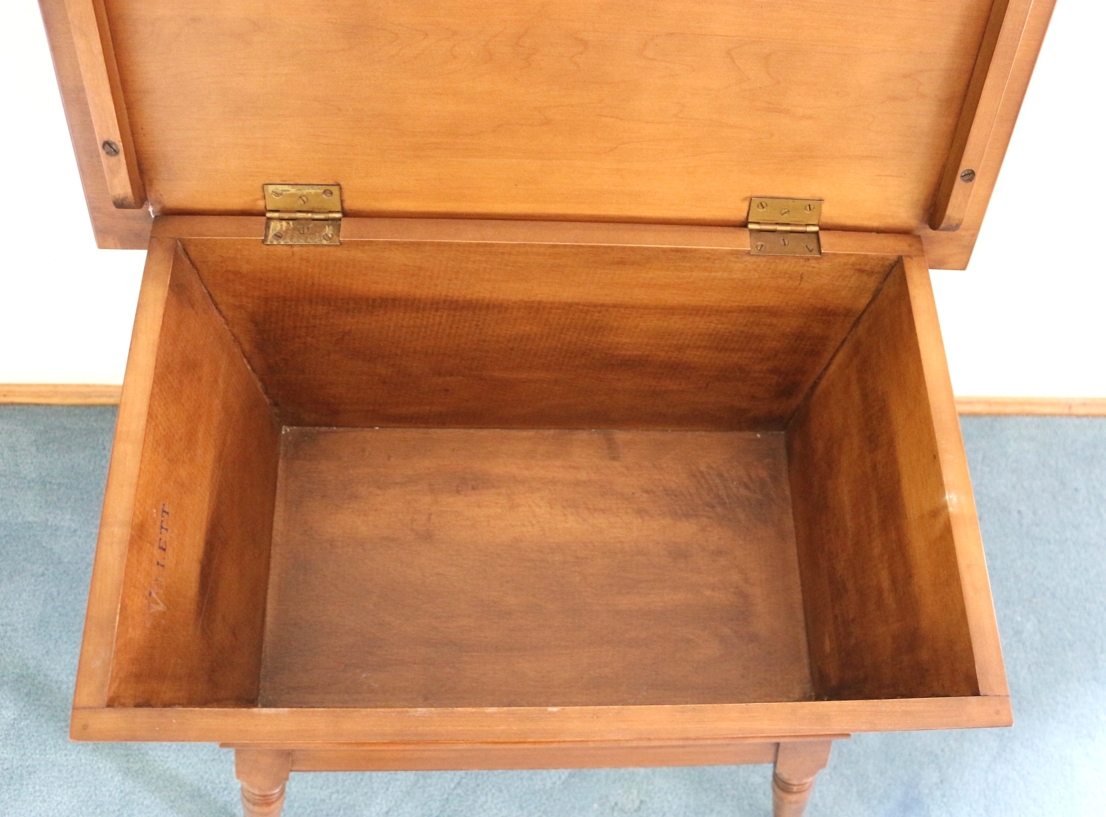 Willett Solid Maple 'Brownleigh' End Table