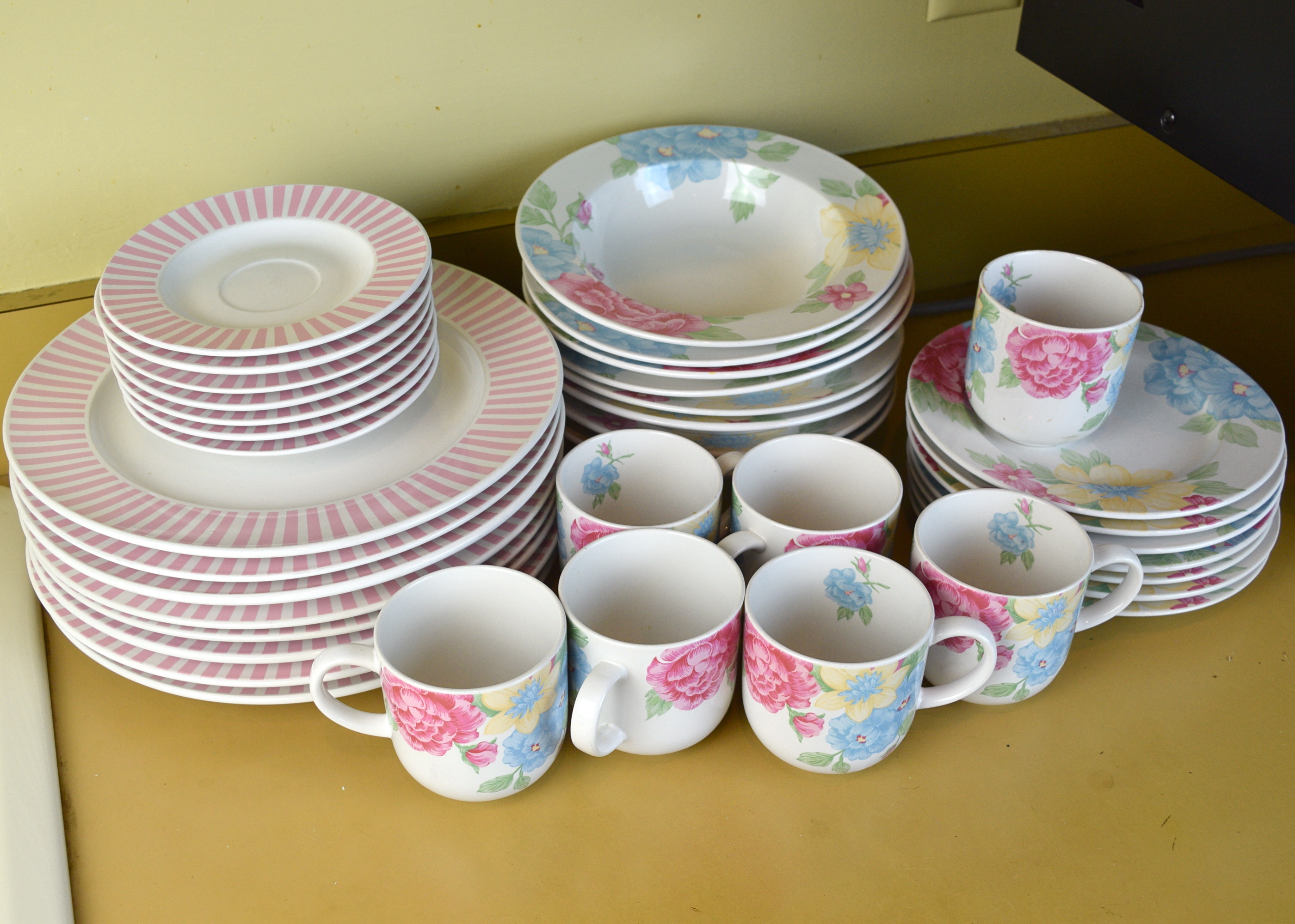 Tienshan Stoneware Dining Set