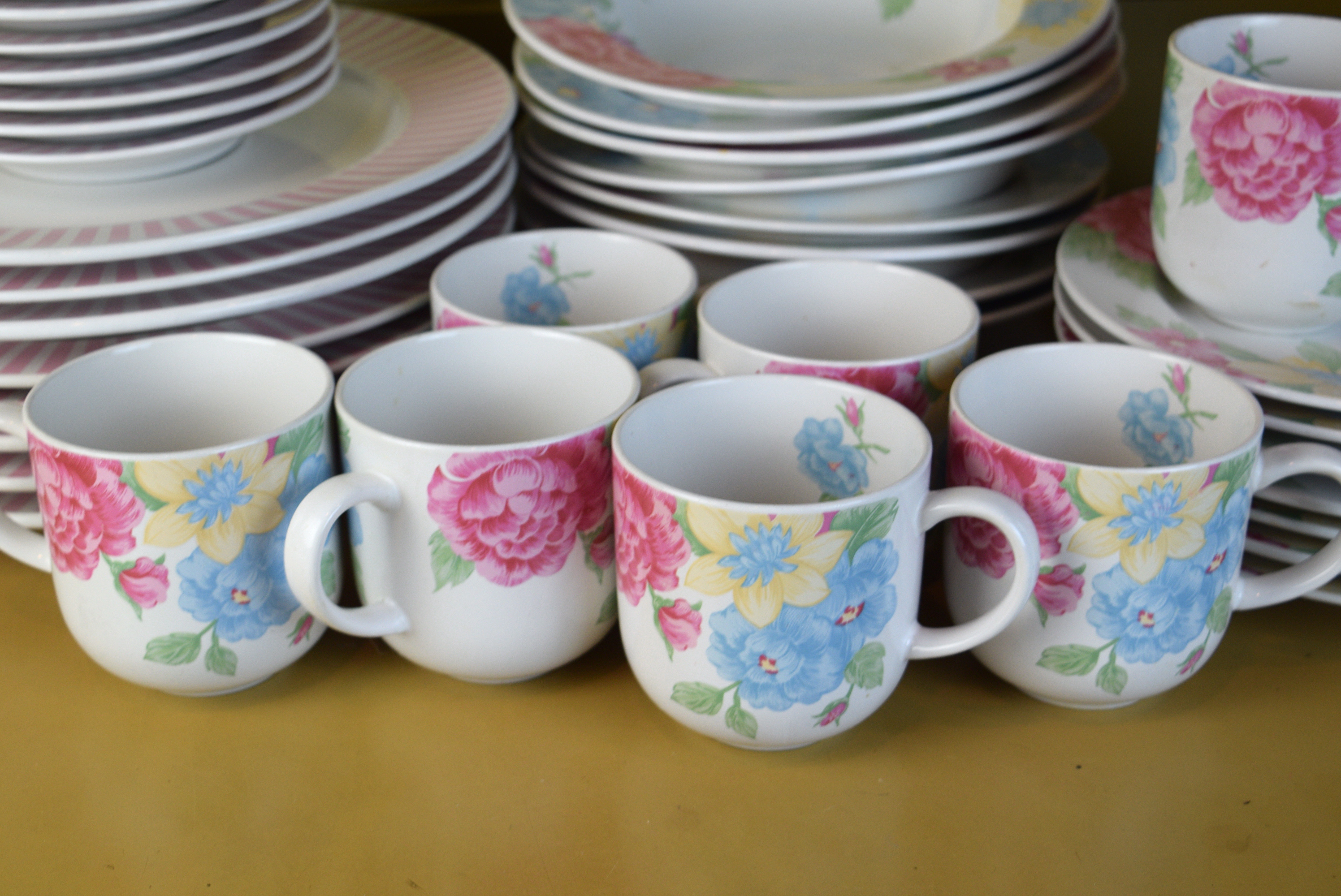 Tienshan Stoneware Dining Set