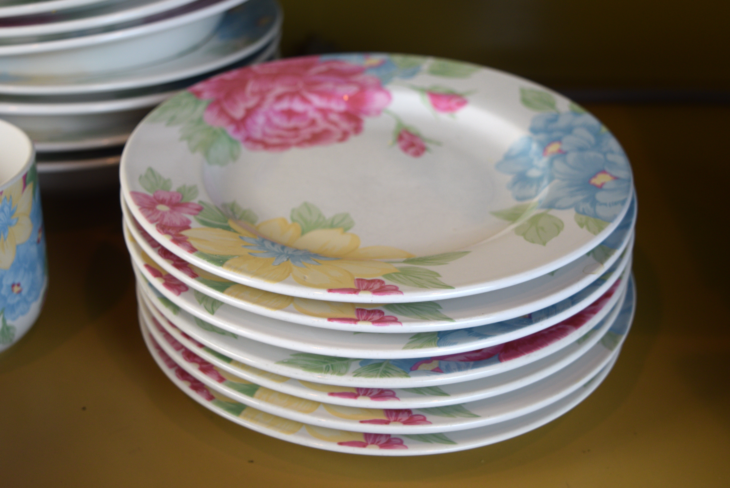 Tienshan Stoneware Dining Set