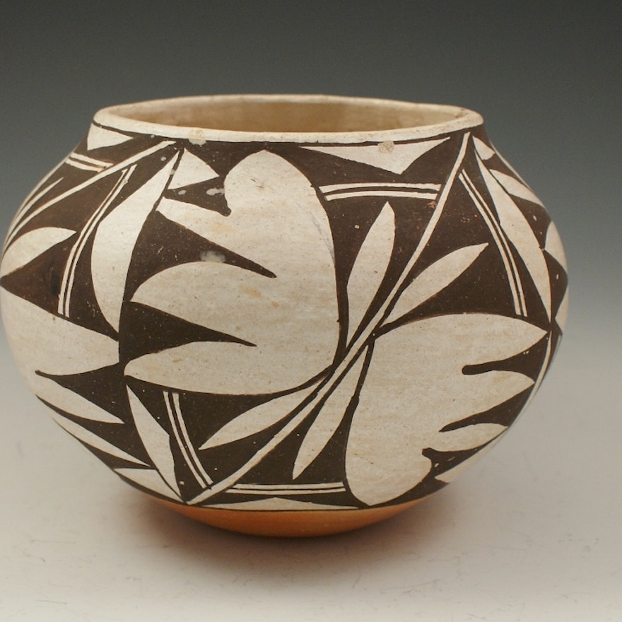 1975 Acoma Olla Pot