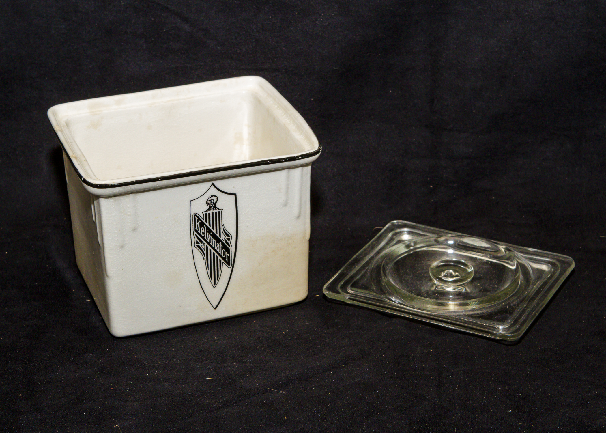 Pair of Vintage Kelvinator Dishes