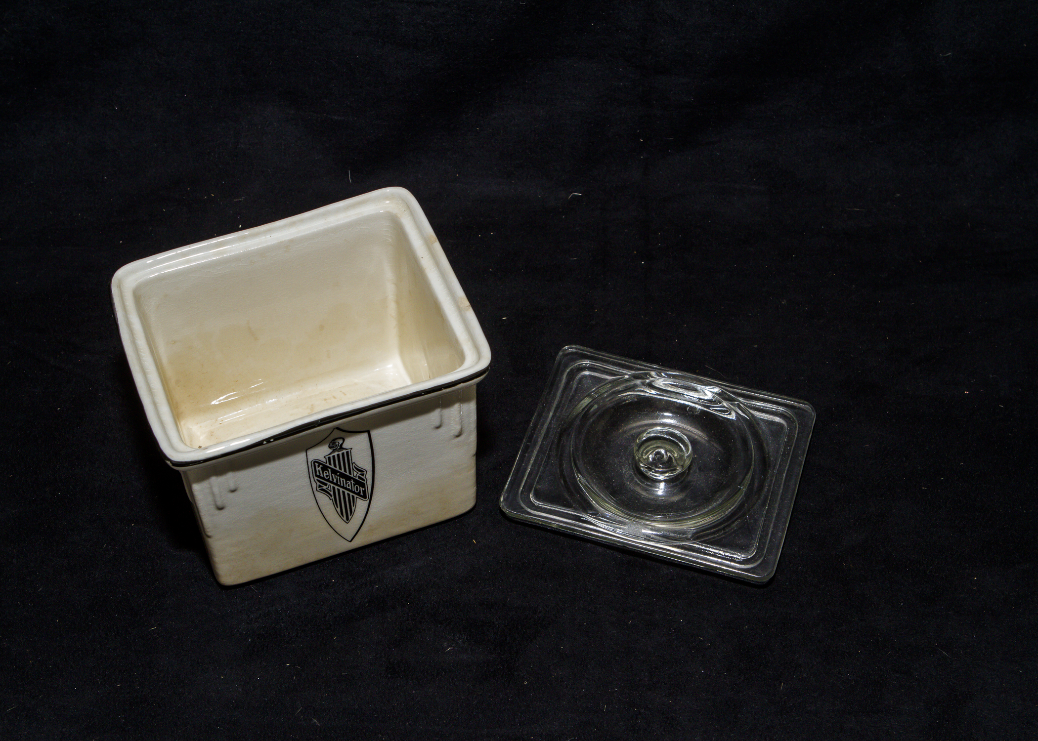 Pair of Vintage Kelvinator Dishes