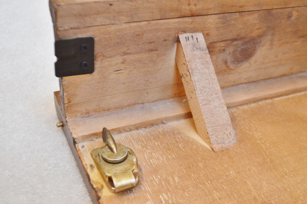 Leefu Dining Table and Chairs