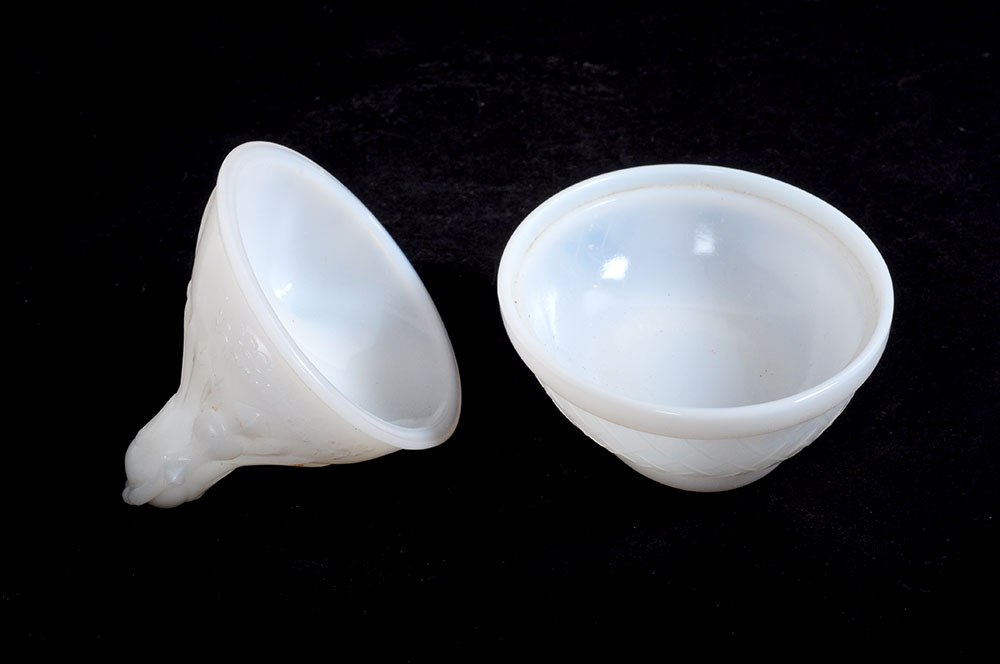 Vintage Hen Motif Pressed Glass