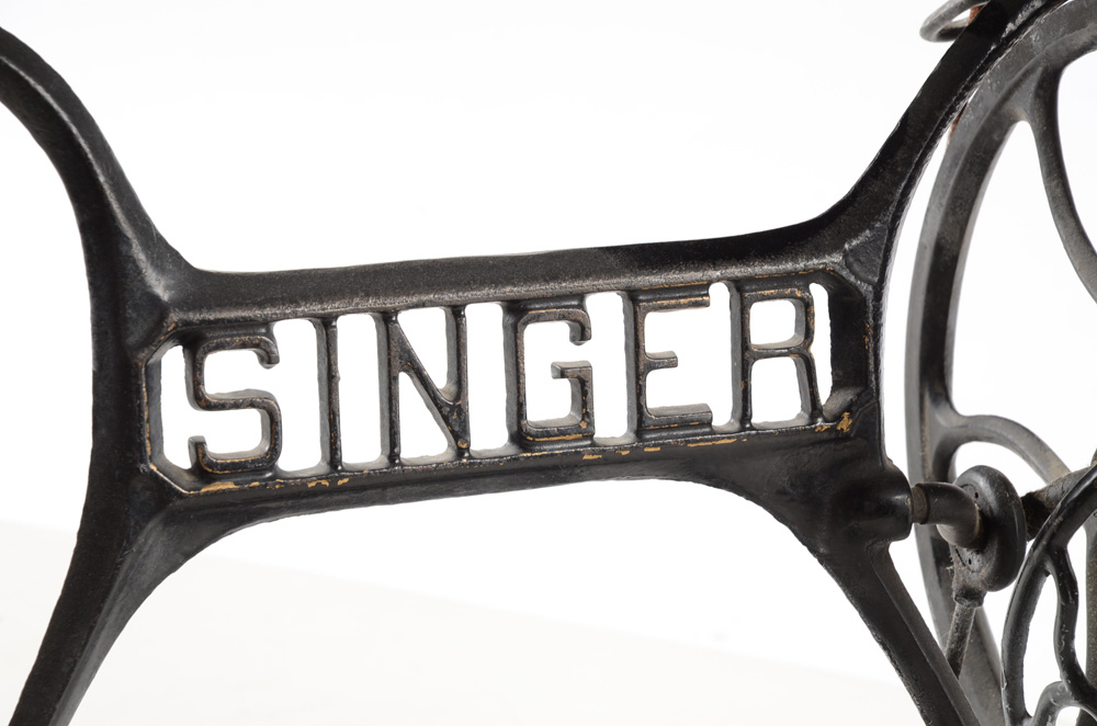 Antique Singer Pedal Sewing Machine | EBTH