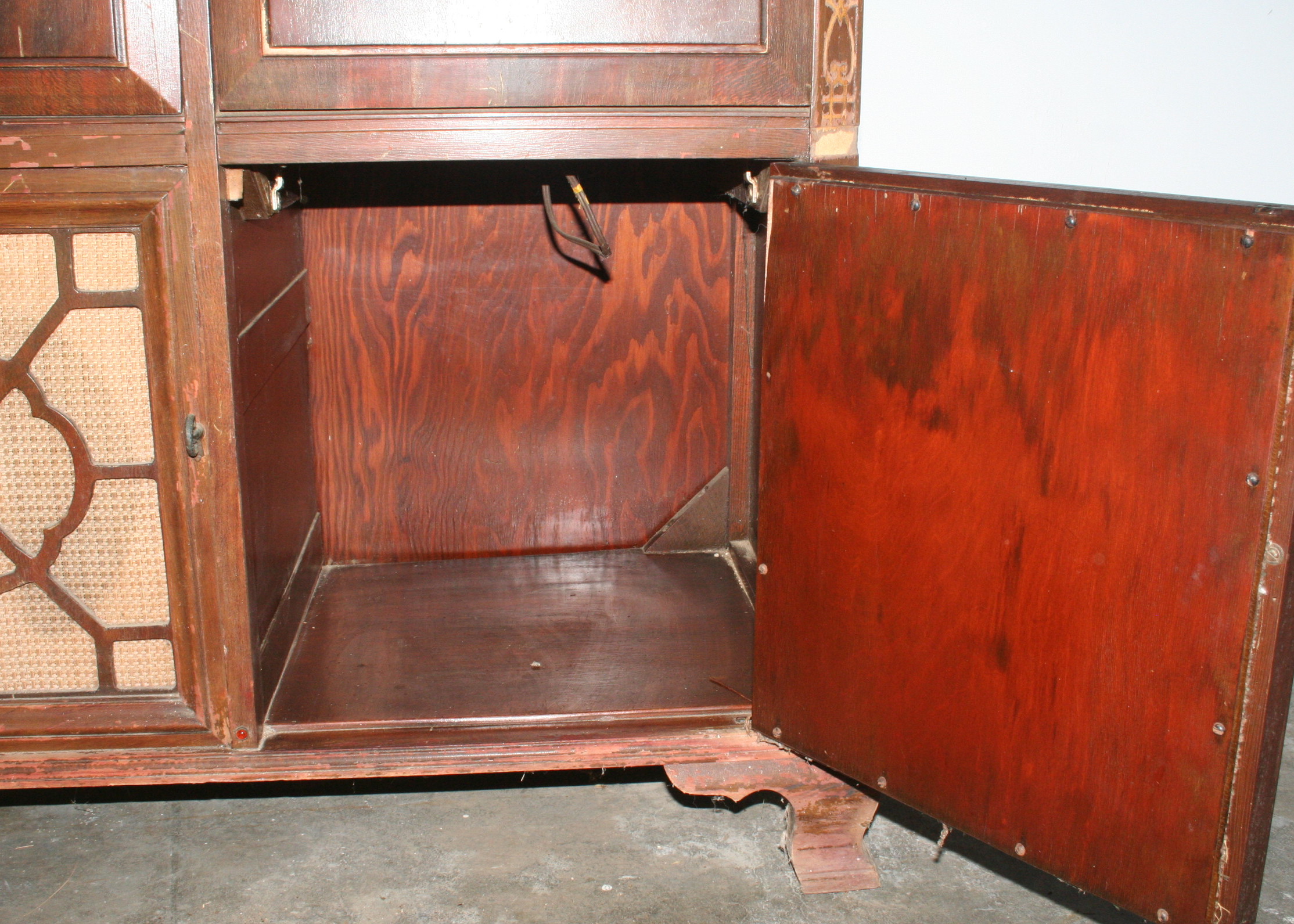 Vintage Zenith Console Radio and Phonograph