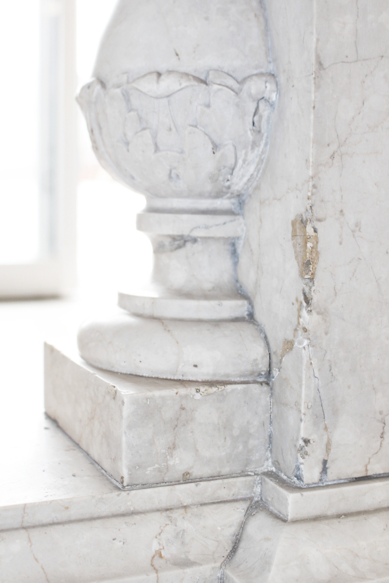 Carrara Marble Baluster Sanctuary Rail