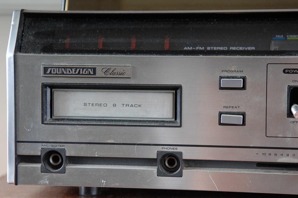 Soundesign Classic Stereo Console