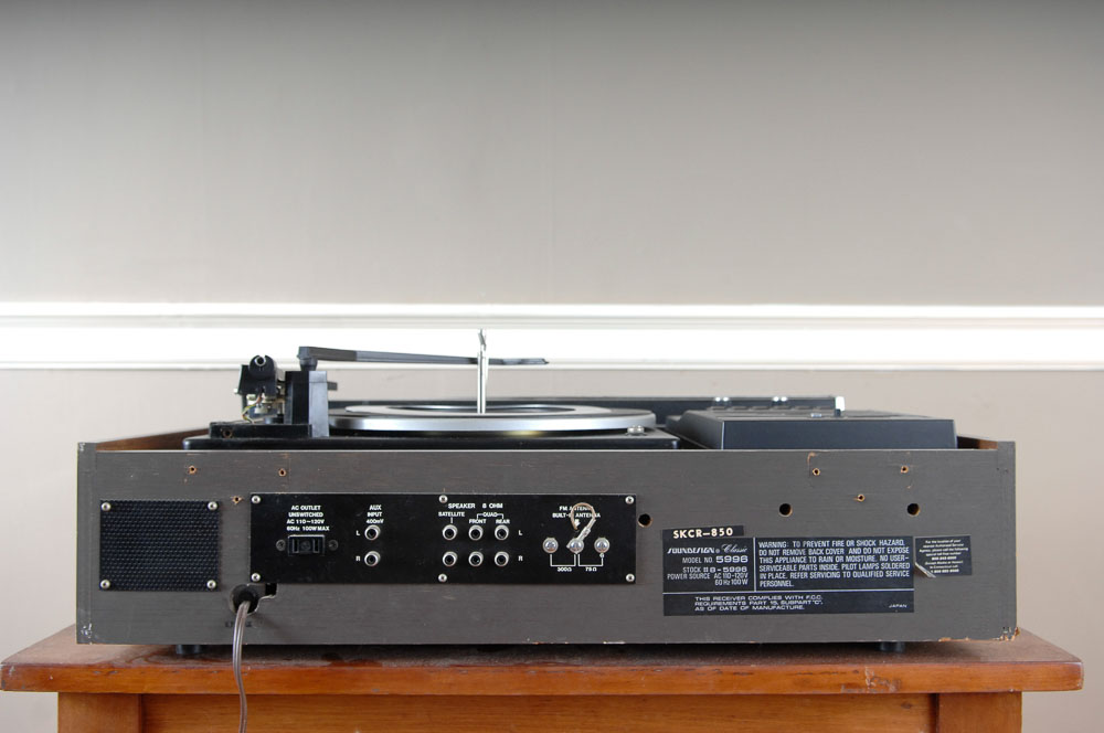 Soundesign Classic Stereo Console