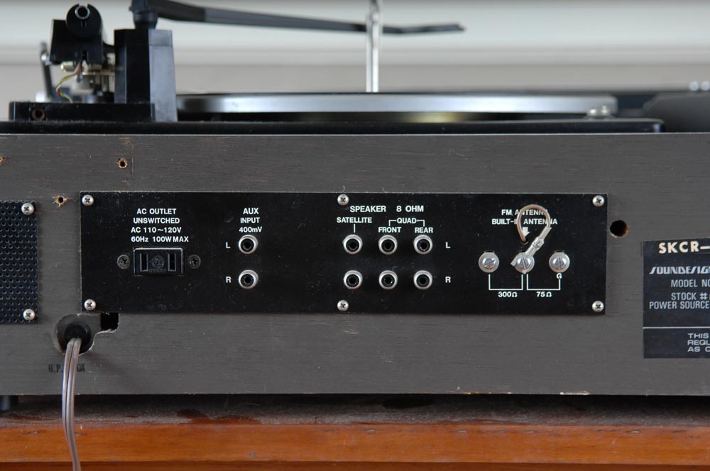 Soundesign Classic Stereo Console