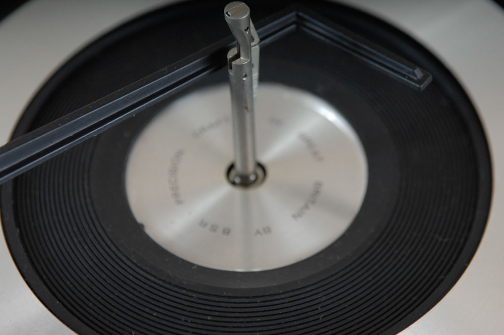 Soundesign Classic Stereo Console