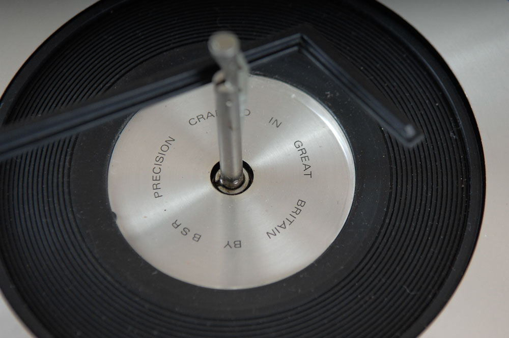 Soundesign Classic Stereo Console