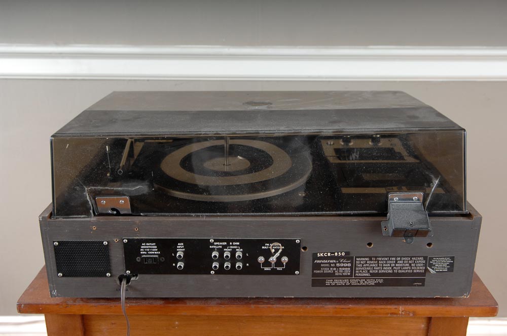 Soundesign Classic Stereo Console