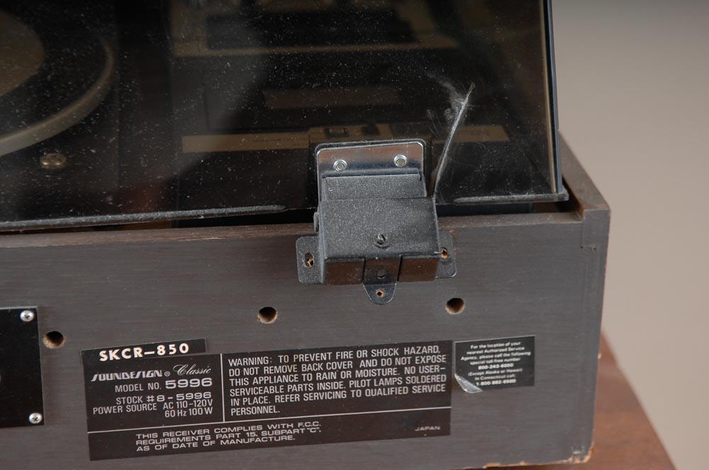 Soundesign Classic Stereo Console