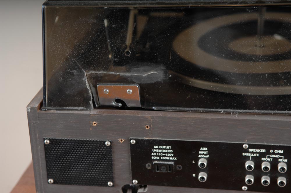 Soundesign Classic Stereo Console