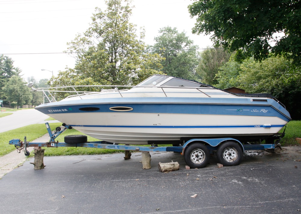 1987 Sea-Ray Sorrento S24 Cuddy Cabin