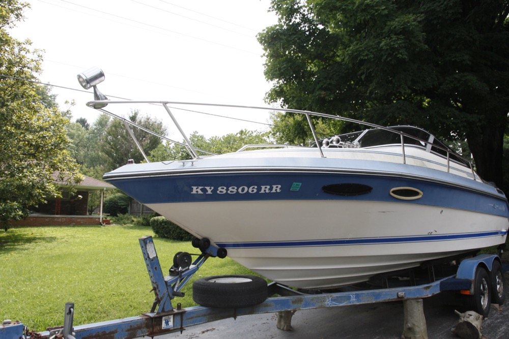 1987 Sea-Ray Sorrento S24 Cuddy Cabin