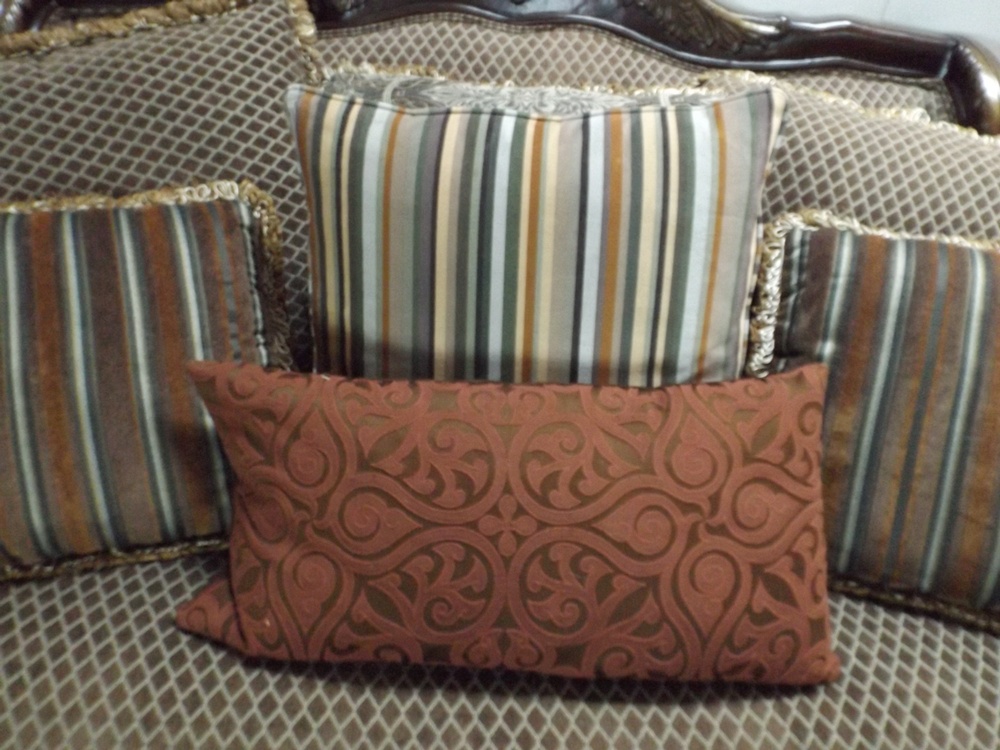 French Provincial Style Love Seat With Coordinated Pillows