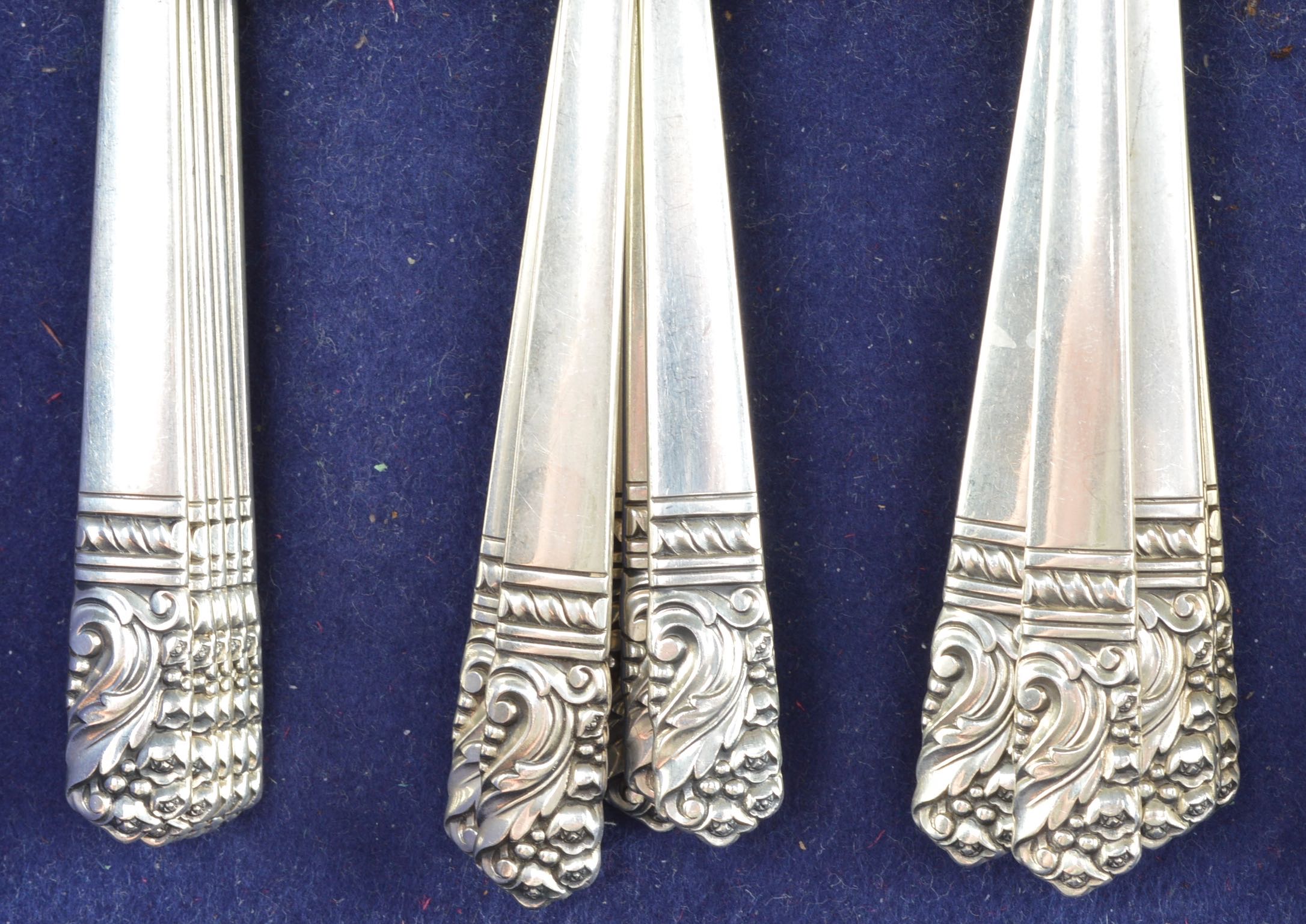 1948 Oneida Heirloom Sterling Silver "Mansion House" Flatware