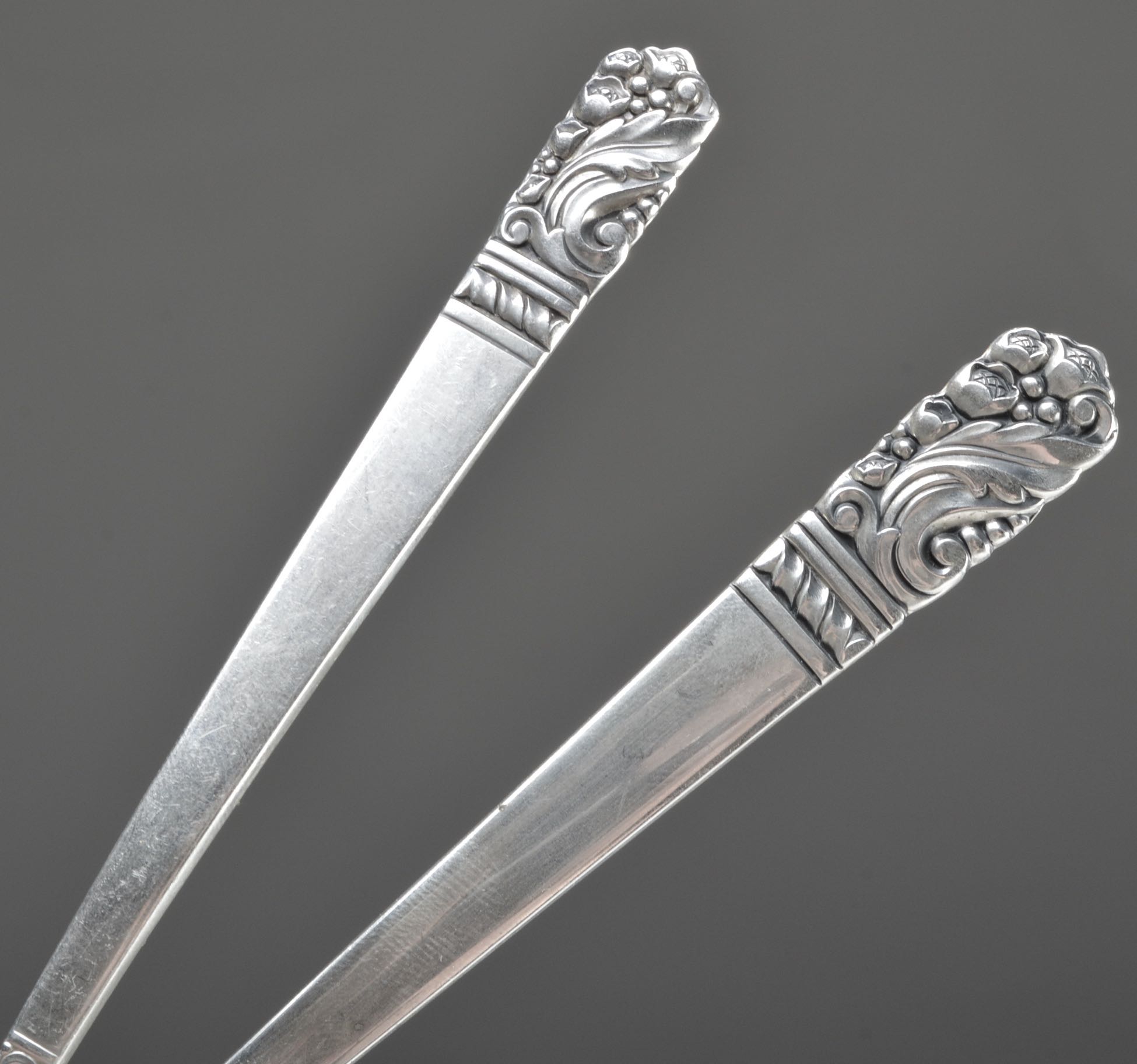 1948 Oneida Heirloom Sterling Silver "Mansion House" Flatware