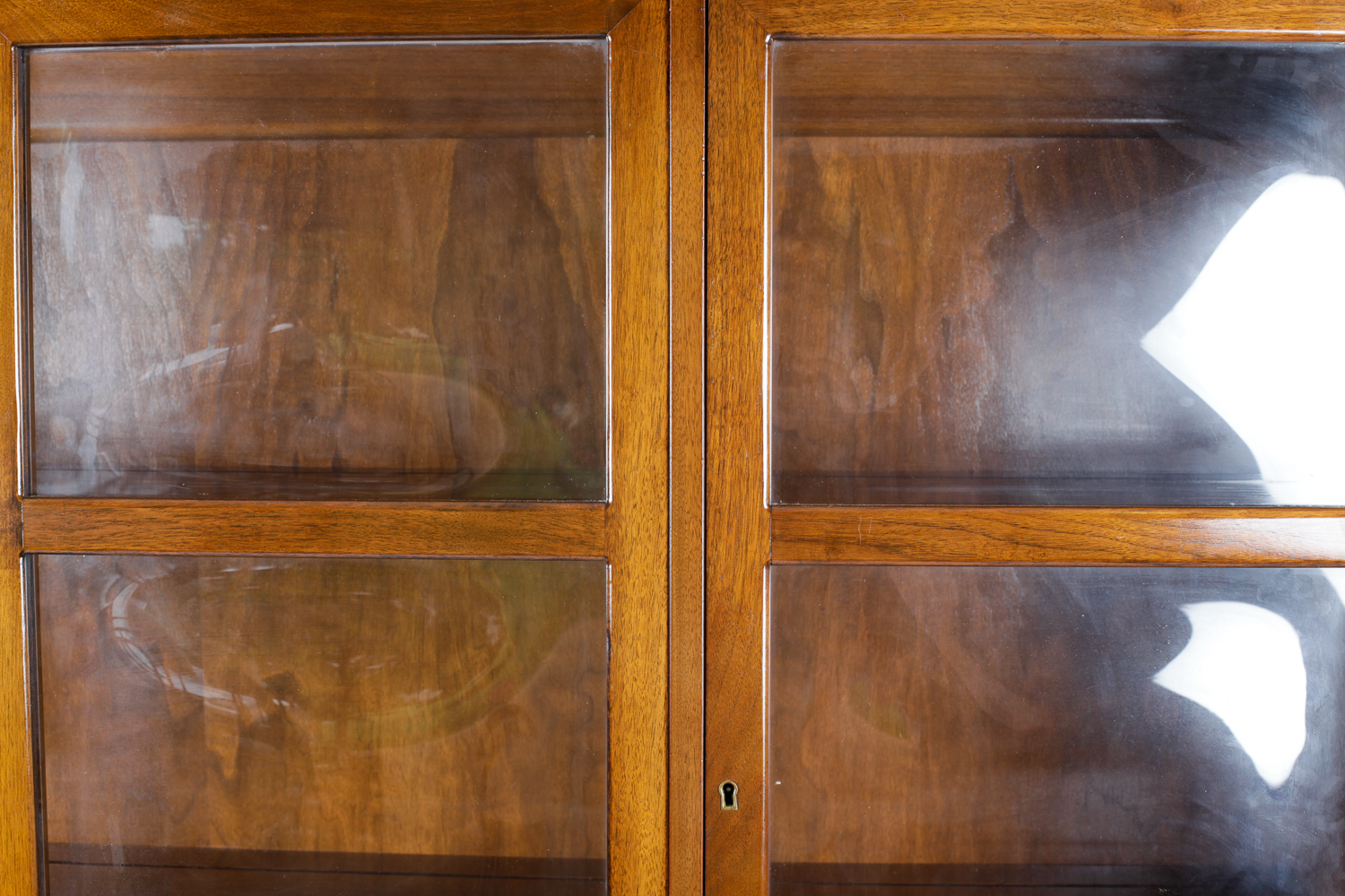 American of Martinsville Bubble Glass China Cabinet