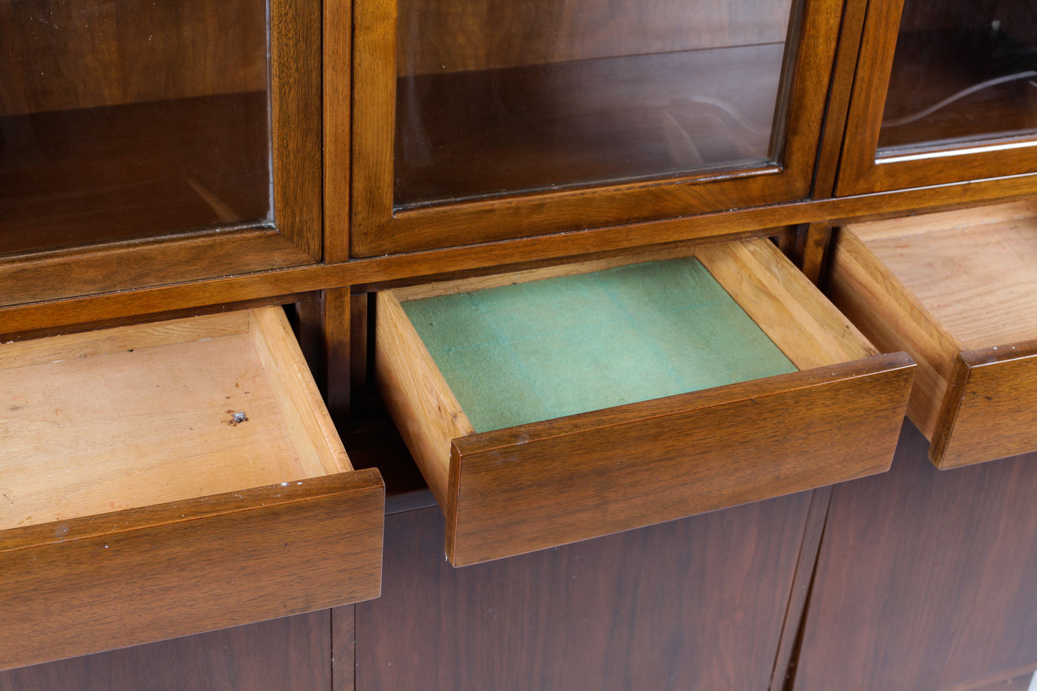 American of Martinsville Bubble Glass China Cabinet