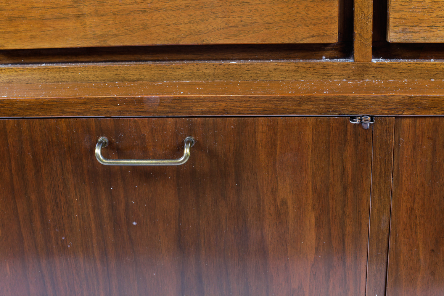American of Martinsville Bubble Glass China Cabinet