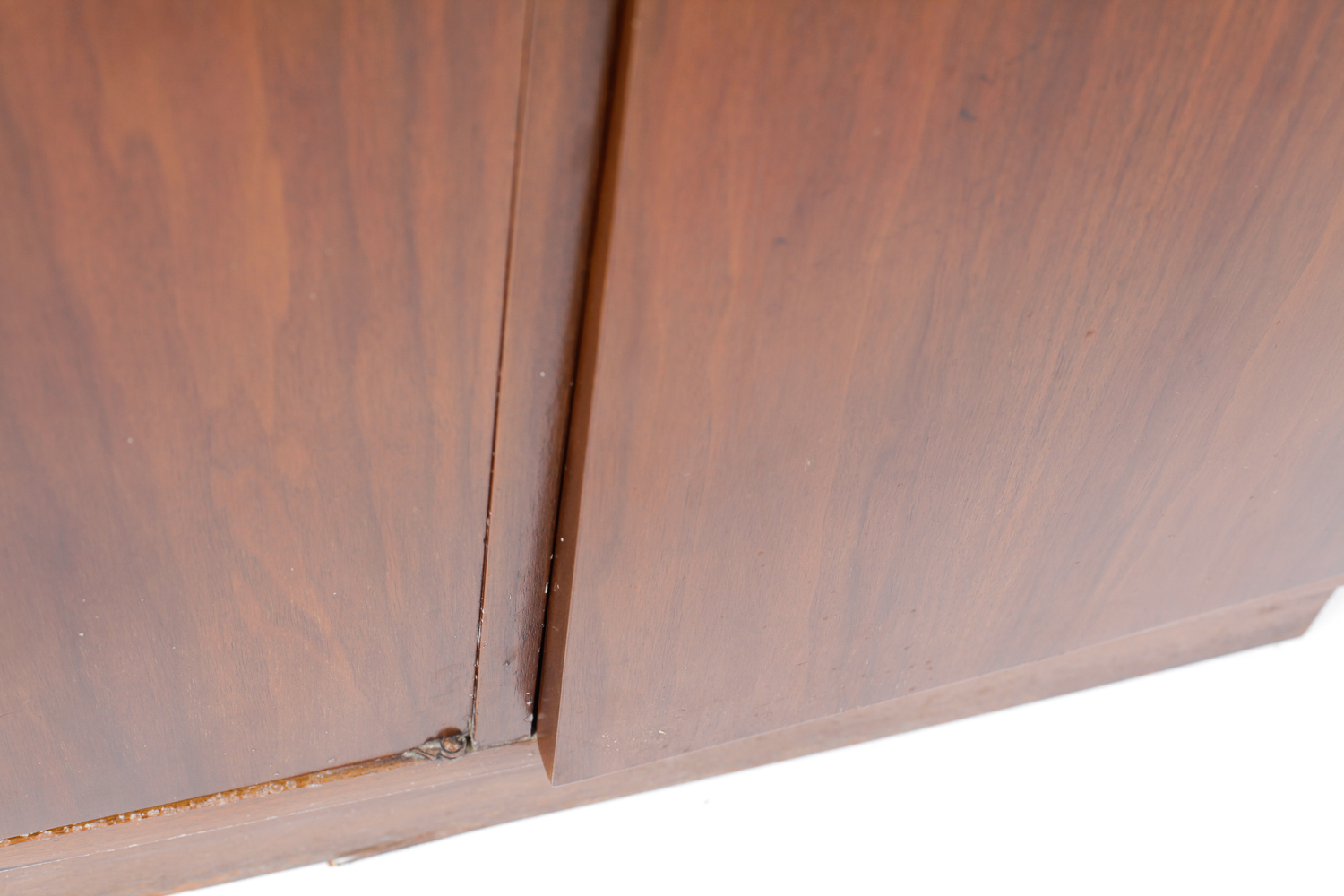 American of Martinsville Bubble Glass China Cabinet