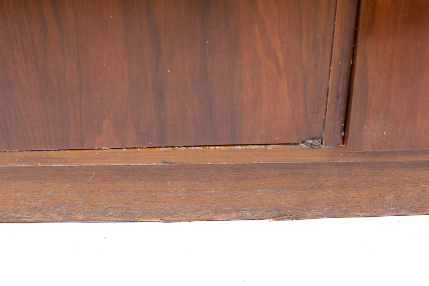 American of Martinsville Bubble Glass China Cabinet