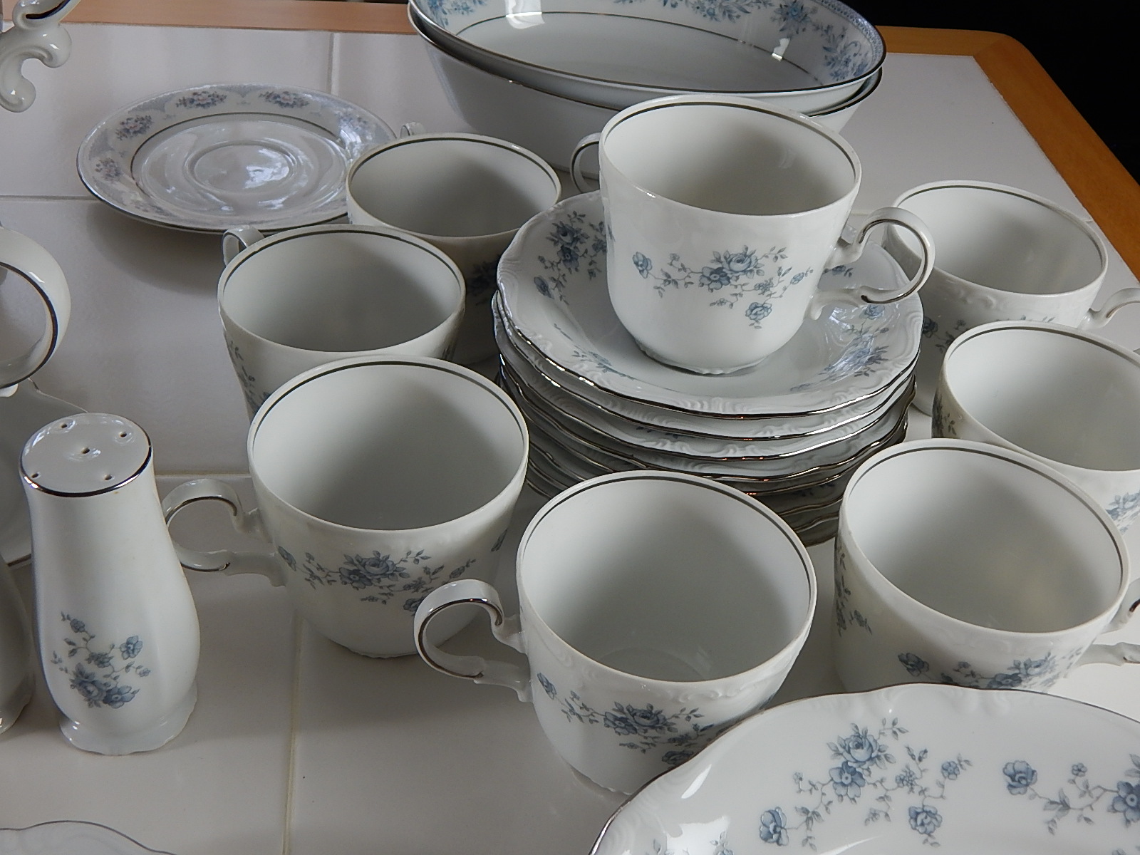 68-Piece Johann Haviland Bavaria China "Blue Garland"