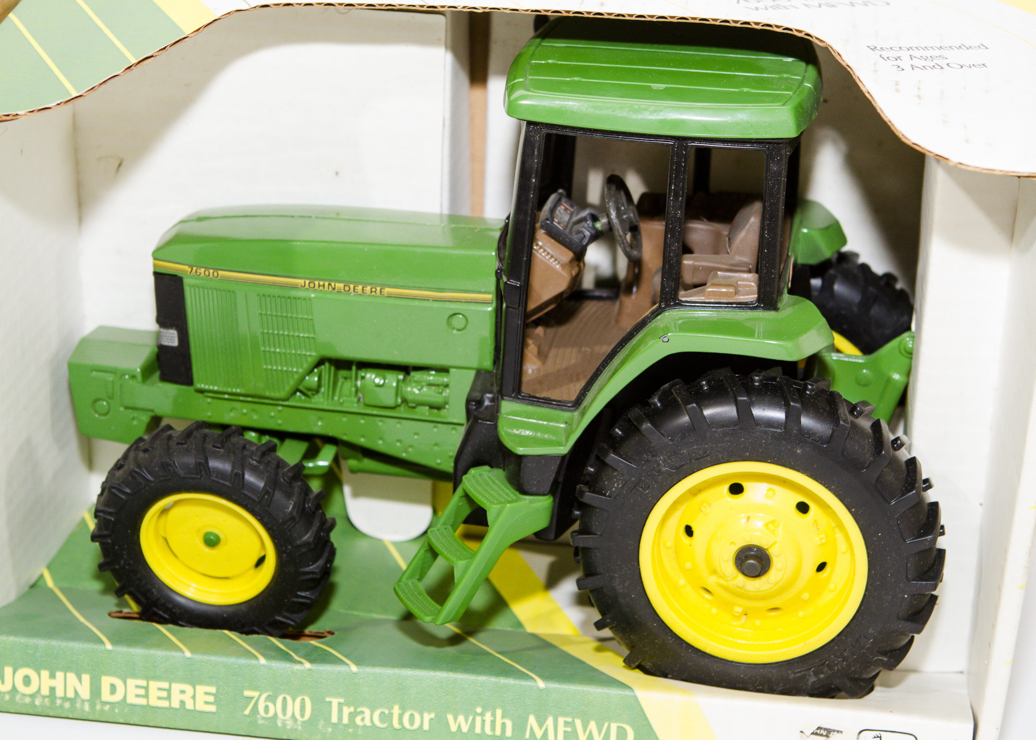 Ertl John Deere 7600 Die-Cast Metal Tractor