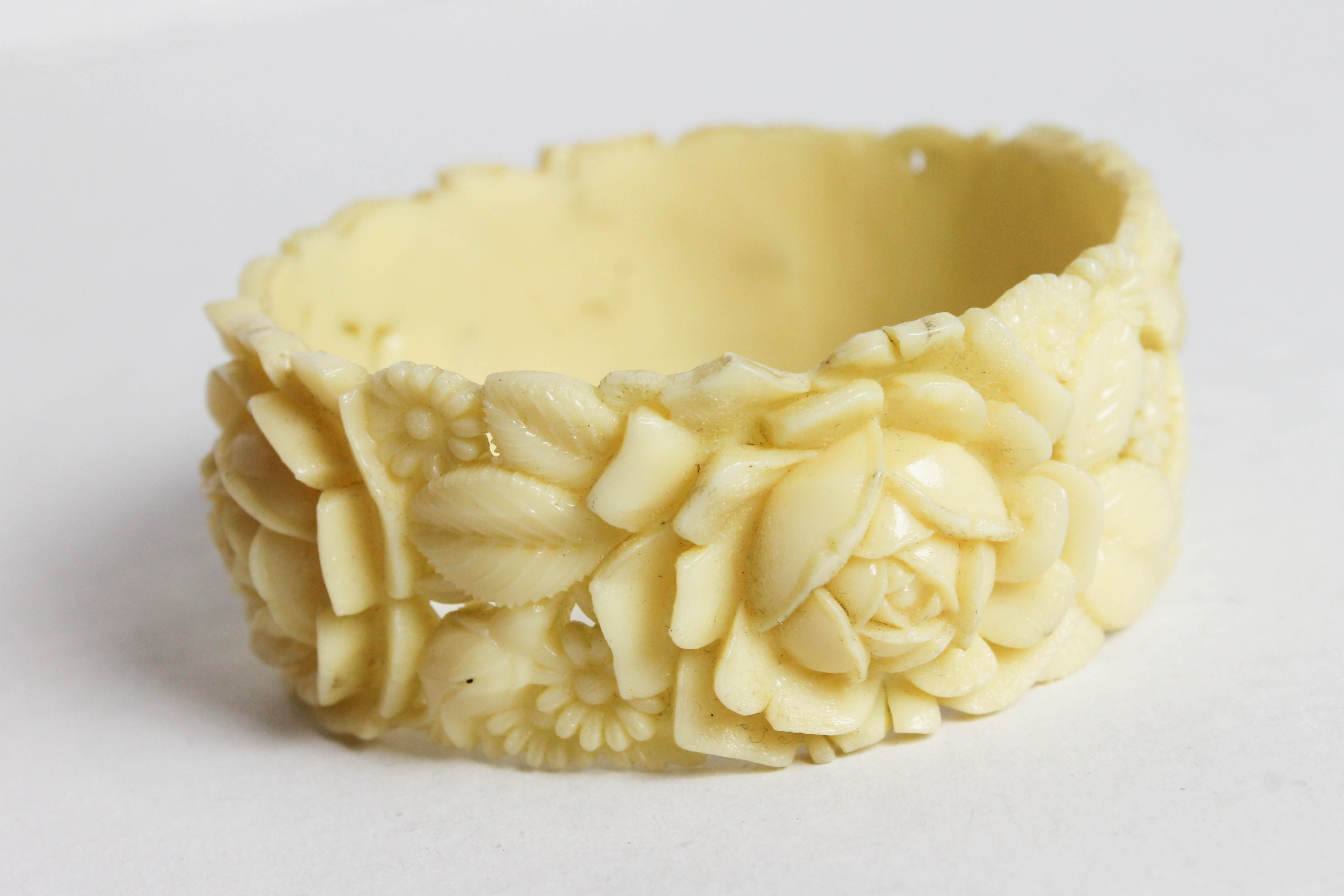 Pair of Moulded Bangles