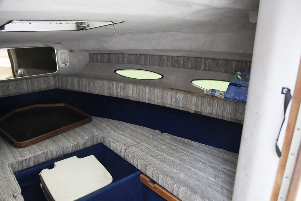 1987 Sea-Ray Sorrento S24 Cuddy Cabin