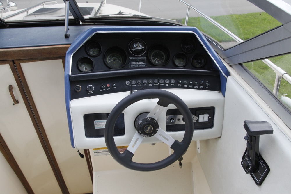 1987 Sea-Ray Sorrento S24 Cuddy Cabin