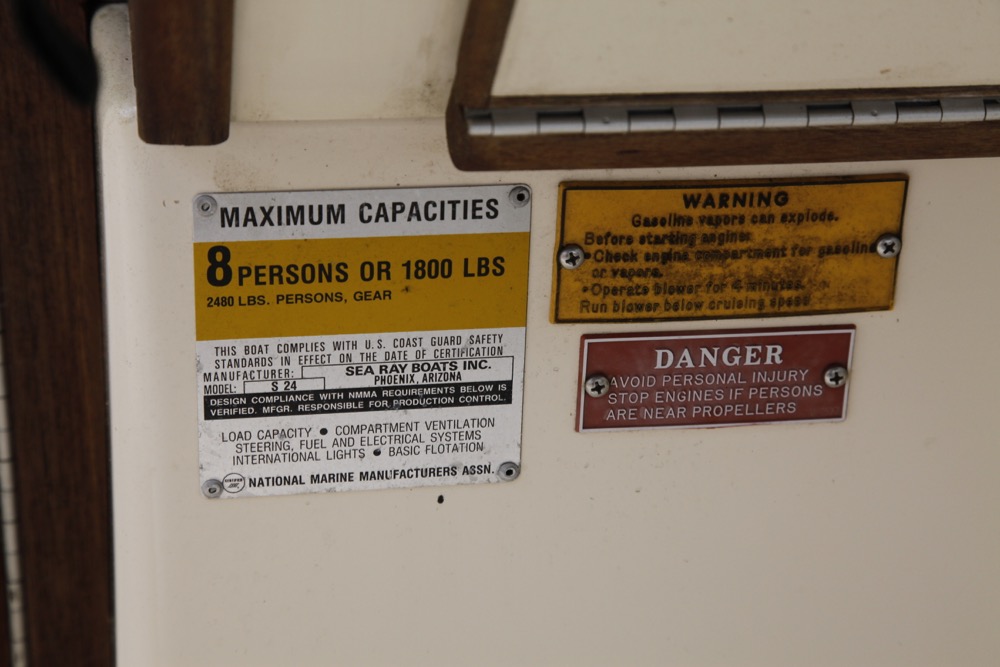 1987 Sea-Ray Sorrento S24 Cuddy Cabin