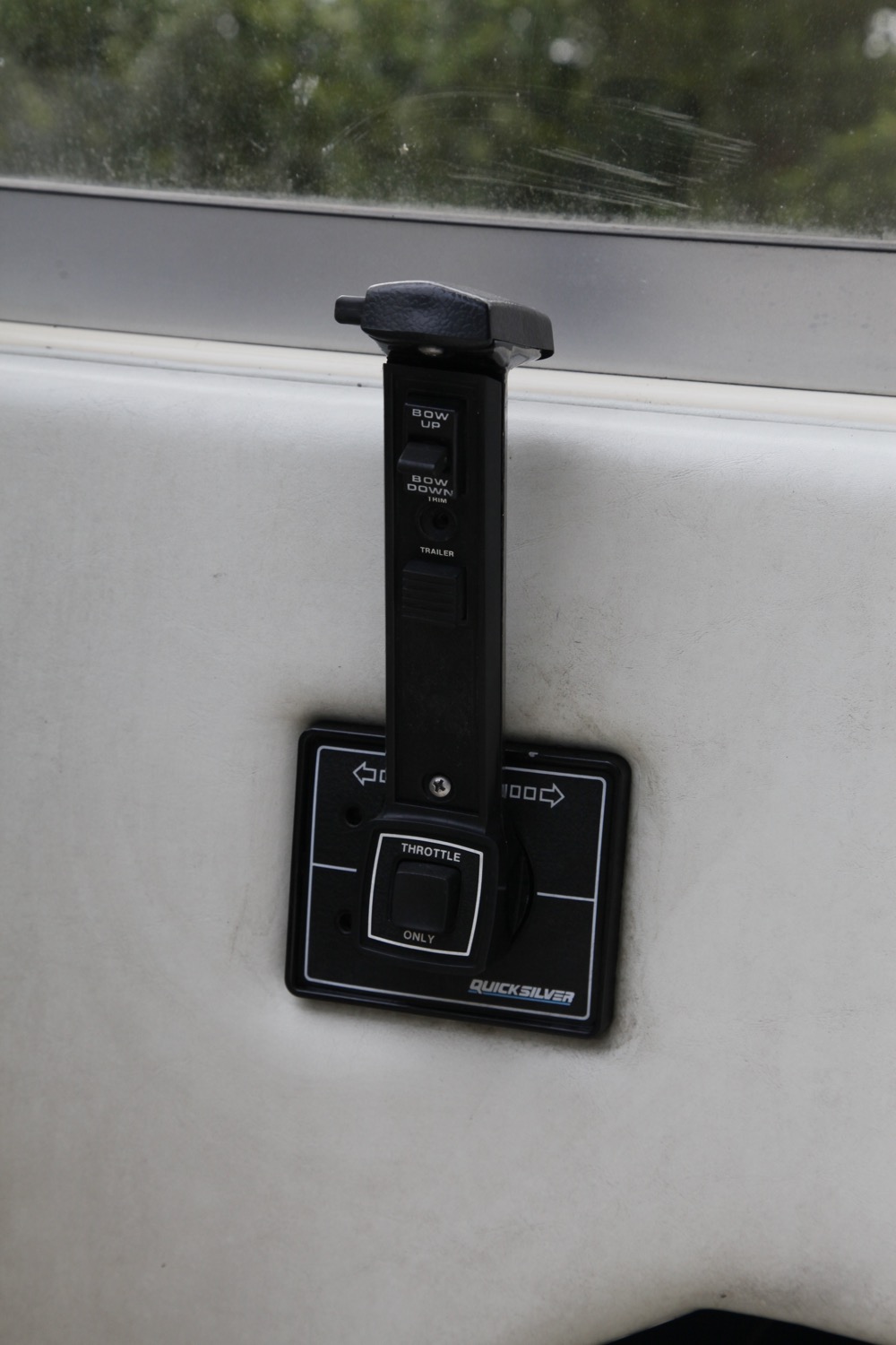 1987 Sea-Ray Sorrento S24 Cuddy Cabin