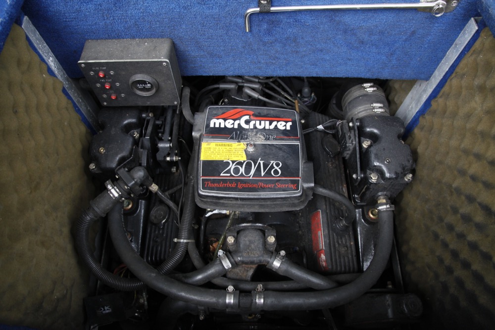 1987 Sea-Ray Sorrento S24 Cuddy Cabin