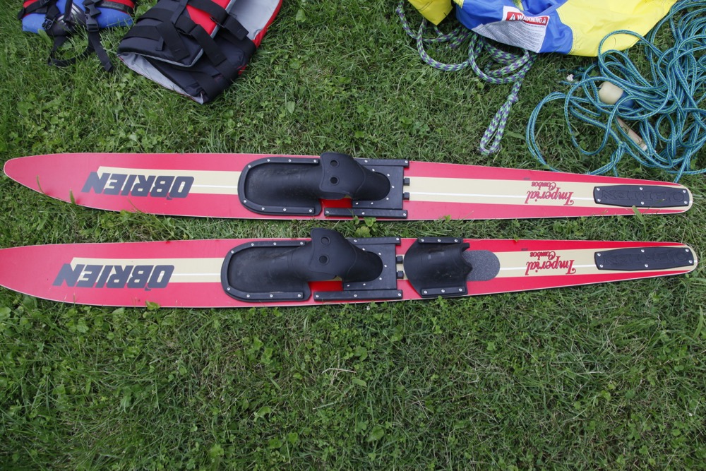 1987 Sea-Ray Sorrento S24 Cuddy Cabin