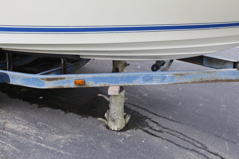 1987 Sea-Ray Sorrento S24 Cuddy Cabin