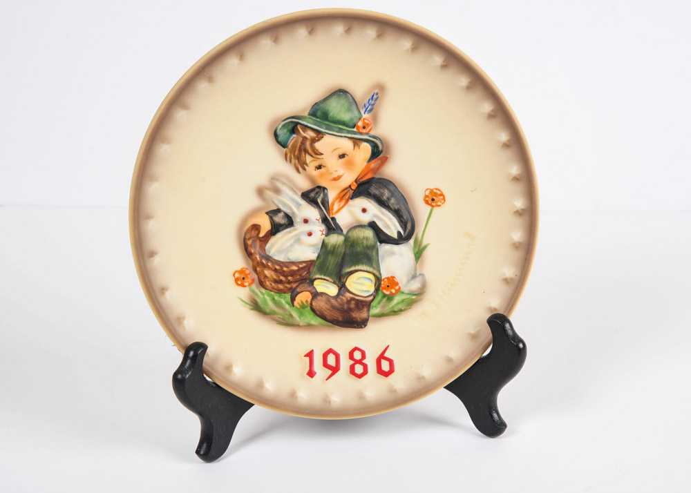 1986 Vintage Annual M.I. Hummel Plate