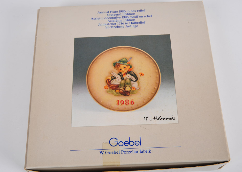 1986 Vintage Annual M.I. Hummel Plate