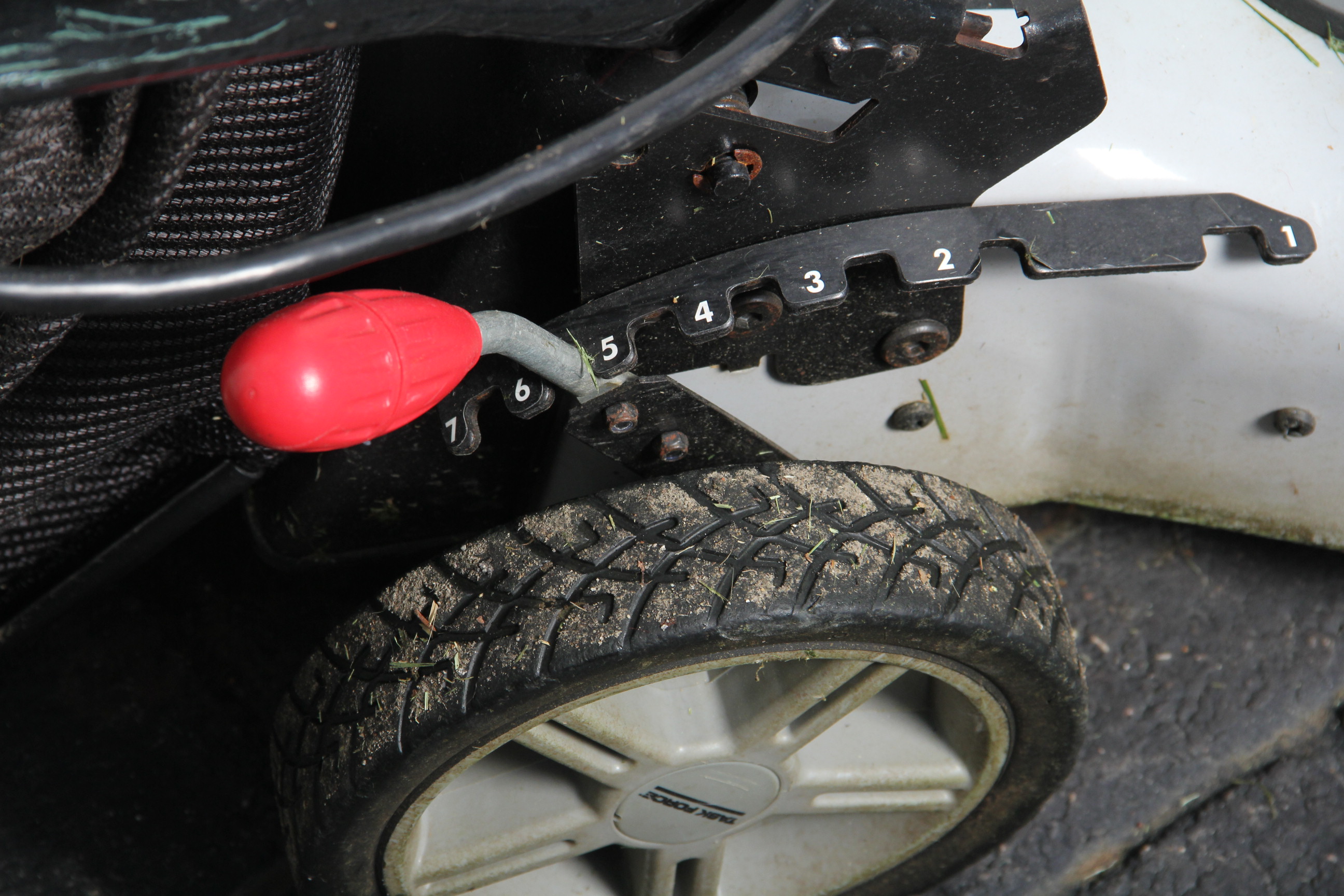 Task Force Electric Lawn Mover